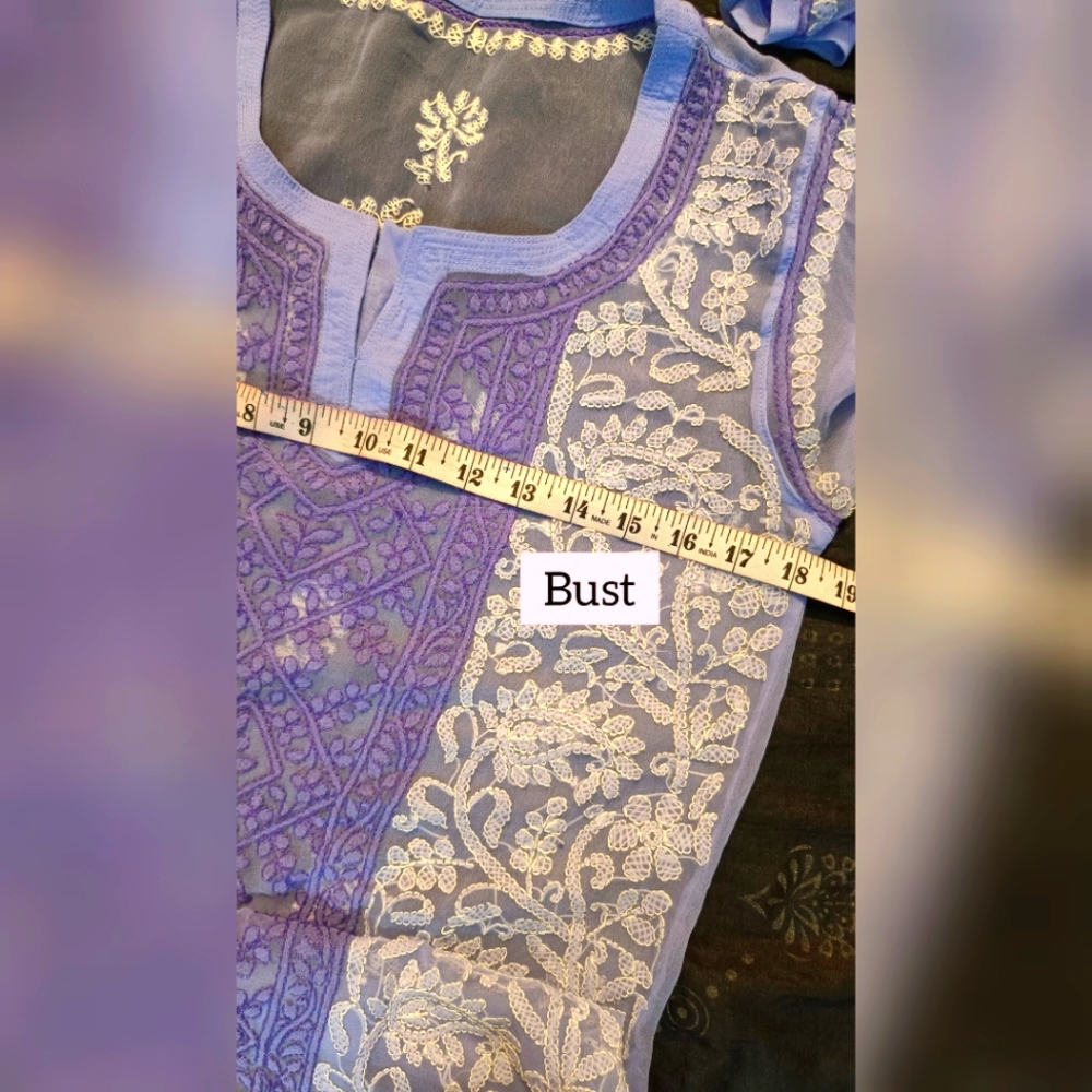 Lakhnavi embroidery short kurti - Picture 4 of 5